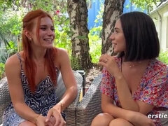 18 ans, Salle de bains, Brunette brune, Léchez, Seins naturels, Rasée, Adolescente, Toilettes