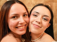 Большая жопа, Пальцем, Лесбиянка, Лизание, Киски, Бритые, Стриптизерша, Молоденькие