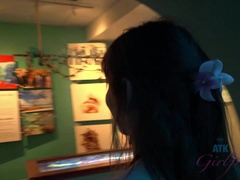 Doigter, Petite amie, Orgasme, De plein air, Culottes ou slips, Pov, Public, Fumer