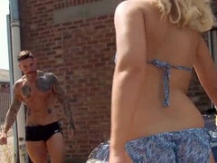 Bikini, Británico, Tetona, Semen en la boca, Masturbación, Al aire libre, Flaco, Chupando