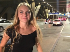 18 ans, En gros plan de très près, Dansant, Extrême, Lingerie, Masturbation, Orgasme, Solo