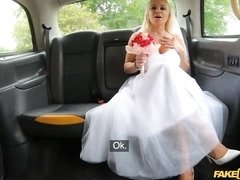 Gros cul, Gros seins, Sucer une bite, Mariée, En levrette, Robe, Branlette thaïlandaise, De plein air