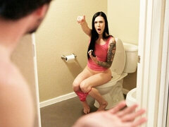 Slaapkamer, Grote kont, Grote lul, Bruinharig, Latijnse vrouw, Natuurlijke tieten, Zusters, Tieten likken