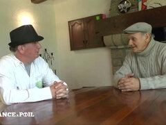 Amateur, Érotique, Français, Nue  à poil, Mamelons, Petite femme, Rugueux, Plan cul à trois