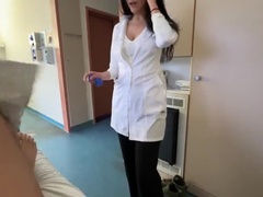 口内発射, イマラチオ, 医者, 女, 手コキする, 自家製, ゴム, 看護婦