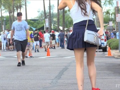 Крупный план, Экстремальный секс, Мастурбация, Оргазм, На публике, Соло, Молоденькие, Под юбкой