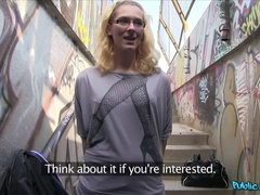 Amateur, Blonde, Sucer une bite, En levrette, Branlette thaïlandaise, De plein air, Pov, Public