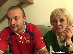 Kont, Mooi, Blond, Pijpbeurt, Oudere vrouw, Diep in de keel, Handbeurt, Moeder