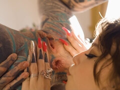 Anuskatzz squirts all over Eden Ivy