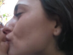 Sucer une bite, Brunette brune, De plein air, Public