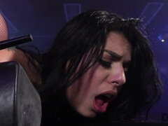 Блондинки, Дилдо, Сидя на лице, Секс без цензуры, Межрасовый секс, Поцелуи, Натуральные сиськи, Развязные