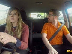 Tetas grandes, Mamada, Coche, Estilo perrito, Penetracion con dedos, Pajear, Al aire libre, Coño
