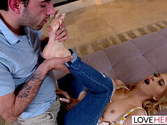 Grosser schwanz, Betrug, Füsse, Fussjob, Würgen, Jungendliche (18+)