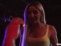 69 negenenzestig, Kont, Pijpbeurt, Hondjeshouding, Sperma in gezicht, Kokhalzen, Monster, Rijden