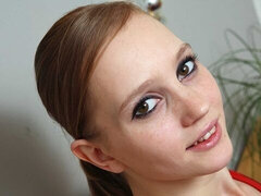 Enthousiasteling, Kont, Vingeren, Masturbatie, Natuurlijke tieten, Mager, Alleen, Strippen