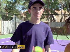 エロ熟女, 女 人男 人, 異人種間, キス, アウトドア, 公共, オマンコ, 三人