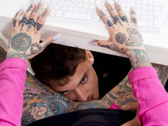 Tiger Lilly gets her pussy licked under the desk