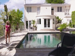 Grosser arsch, Grosse titten, Bikini, Vollbusig, Spermaladung, Hundestellung, Tätowierung, Titten