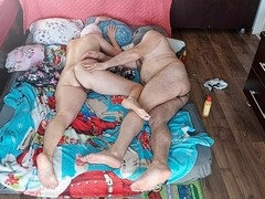 Cul à la bouche, Chambre à dormir, Brunette brune, Couple, Première fois, Orgasme, Solo, Jarretelles