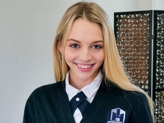 Enthousiasteling, Blond, Hondjeshouding, Natuurlijke tieten, Schoolmeisje, Geschoren, Tiener, Tieten likken