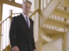 Brits, Gevangen, Jurk, Hardcore, Natuurlijke tieten, Kantoor, Kousen, Zuigen