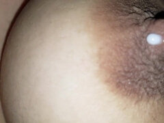 Grote mammen, Rondborstig, Fetisj, Huisgemaakt, Melk, Natuurlijke tieten, Hangende tieten, Tieten likken