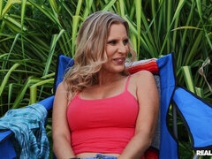 Leie, Arsch, Grosse titten, Lecken, Reif, Im freien, Schulmädchen, Hintern versohlen