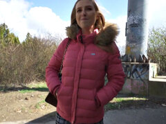 18 años, Culo grande, Rubia, Checa, Estilo perrito, Al aire libre, Perforación, Público