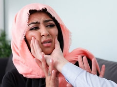 Arabisch, Blasen, Braunhaarige, Handjob, Natürlichen titten, Rasiert, Entkleiden, Titten