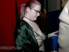 Enthousiasteling, Amerikaans, Mooie dikke vrouwen, Groep, Likken, Kut duiken, Roodharige vrouw, Anaal likken