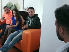 Anal, Sucer une bite, Brunette brune, Mignonne, Double pénétration, Groupe, Russe, Jarretelles