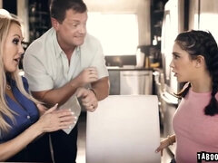 Жопа, Брюнетки, Грудастые, Мамочка, Натуральные, Соски, Киски, Втроем