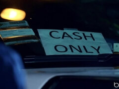 Américain, Sucer une bite, Tir de sperme, Gorge profonde, Robe, Faciale, Bâillonner, Tatouage