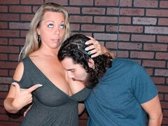 ぽっちゃり, デカパイ, ブロンド, ぽちゃ, 衣服着たままセックス, 手コキする, 自然山雀, 禁句