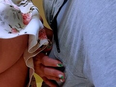 Asiatisch, Bus, Flashen, Japanische massage, Höschen, Öffentlich, Rock, Unter dem rock