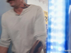 Grosser schwanz, Blasen, Braunhaarige, Ablutschen, Flotter dreier