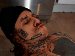 お尻, フェラチオ, 目瞪口呆, ゲイ, キッチン, なめる, ポルノスター, タトゥー