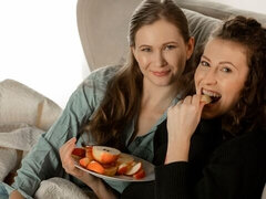 Tussi, Fingern, Küssen, Lecken, Masturbation, Entkleiden, Jungendliche (18+), Titten