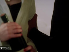 Sucer une bite, Brunette brune, Couple, Hard, Léchez, Actrice du porno, Chevaucher, Plan cul à trois