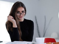 Cul, Sucer une bite, Brunette brune, Queue, En levrette, Rasée, Suçant, Adolescente