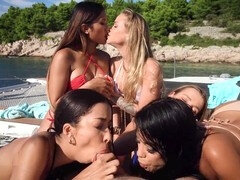 Bikini, Mamada, Engañando, Grupo, Lesbiana, Al aire libre, Fiesta, Tetas