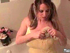 Cuarto de baño, Tetas grandes, Rubia, Tetona, Penetracion con dedos, Masturbación