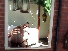 Leie, Viele männer bespritzen eine frau, Im freien