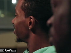 Schwarz, Blasen, Braunhaarige, Schwanz, Aufs gesicht abspritzen, Interrassisch, Reiten, Flotter dreier