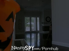 Niñera, Mamada, Morena, Atrapados, Corridas, Estilo perrito, Masturbación, Tetas