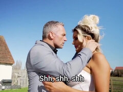 Gros seins, Blonde, Mariage