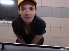 Amateur, Sucer une bite, Brunette brune, Hard, Petite femme, Public, Adolescente, Nénés