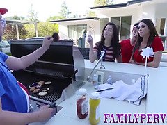 Sucer une bite, Branlette thaïlandaise, Hard, Hd, Mère que j'aimerais baiser, De plein air, Fils, Belle mère