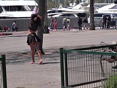 Enthousiasteling, Bruinharig, Dominante vrouw, Meesteres, Buiten, Openbaar, Billekoek, Tieten likken