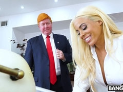 Grosse titten, Blondine, Sperma im mund, Spermaladung, Hundestellung, Hardcore, Latina, Reiten